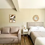 Guemes Apartments